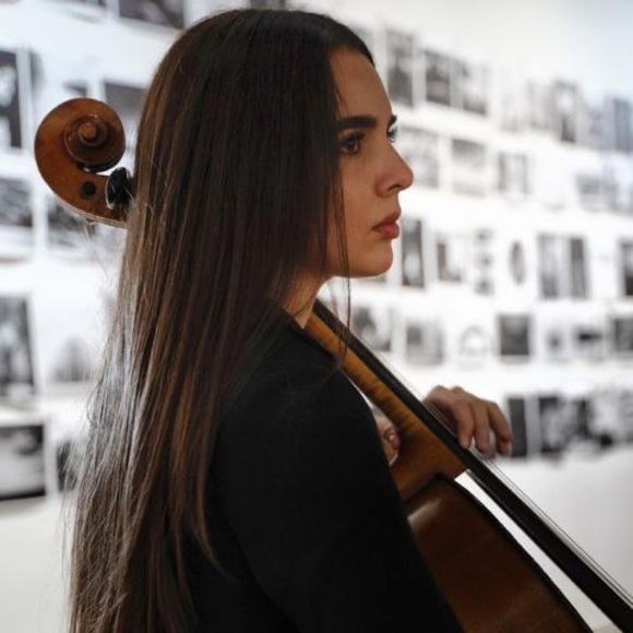 Meet your Posher, Kamila - Picture 1 of 1